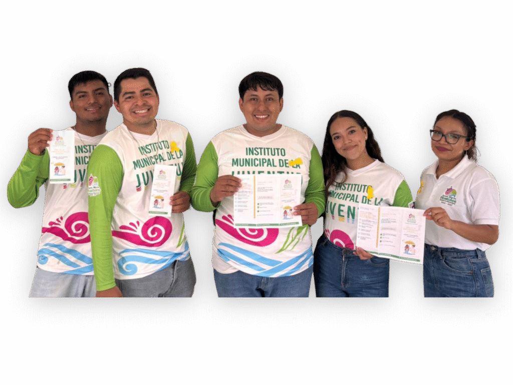 Equipo del Instituto Municipal de la Juventud de Santa María Huatulco promoviendo programas para las juventudes
